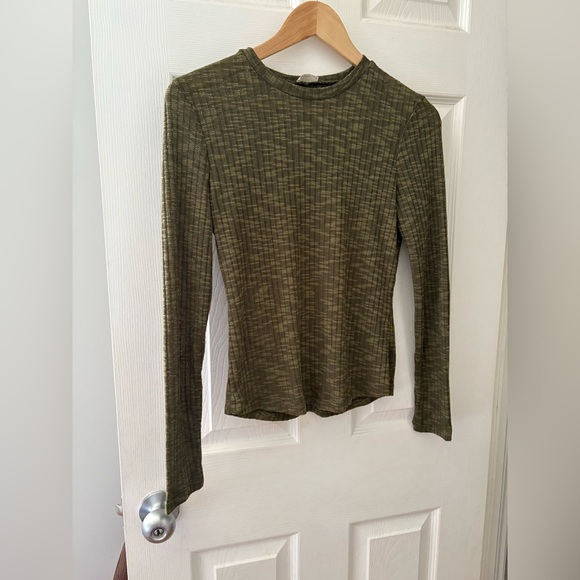 Free People Aura layering top deep army medium long sleeve - Picture 2 of 9